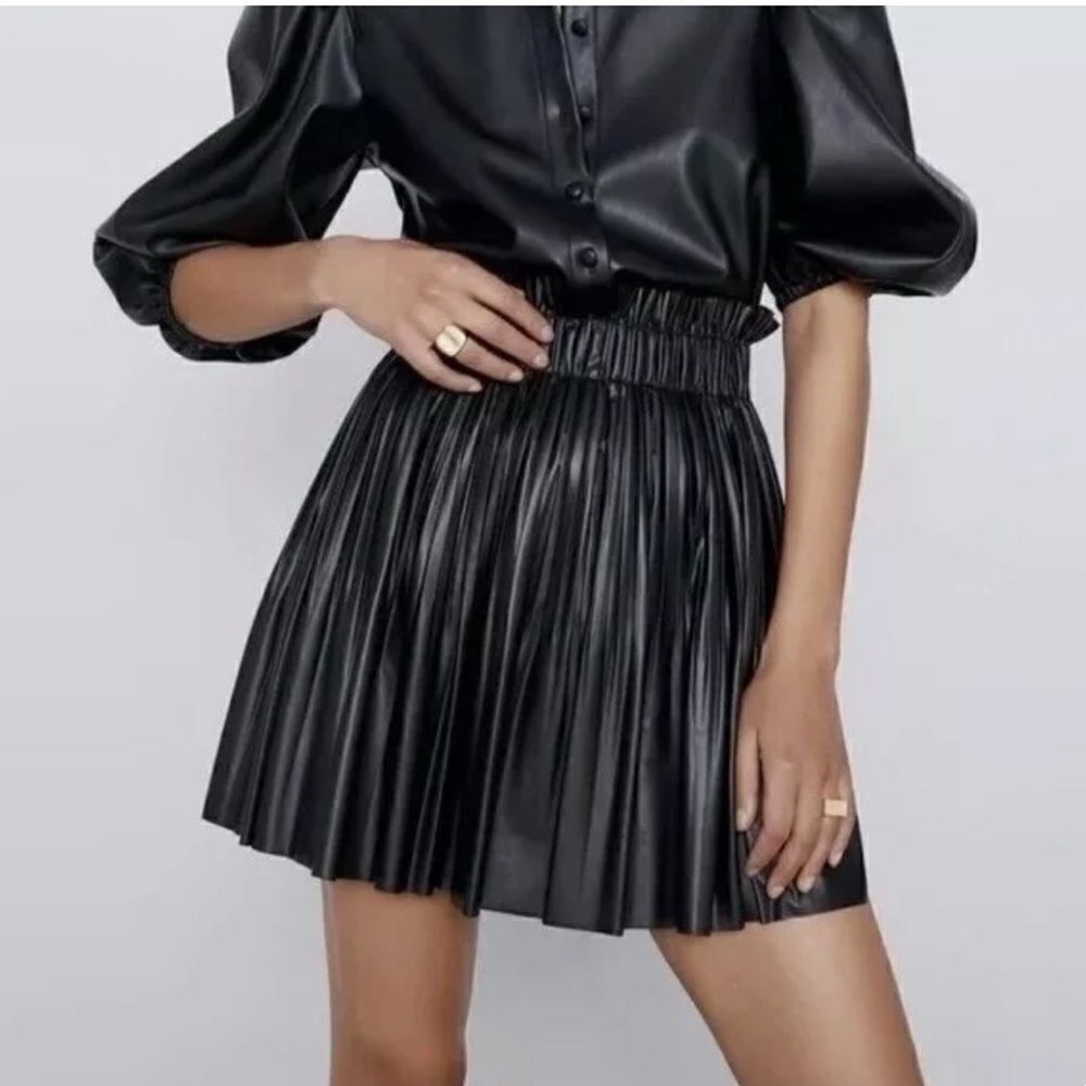 Zara faux leather pleated mini skirt black Small